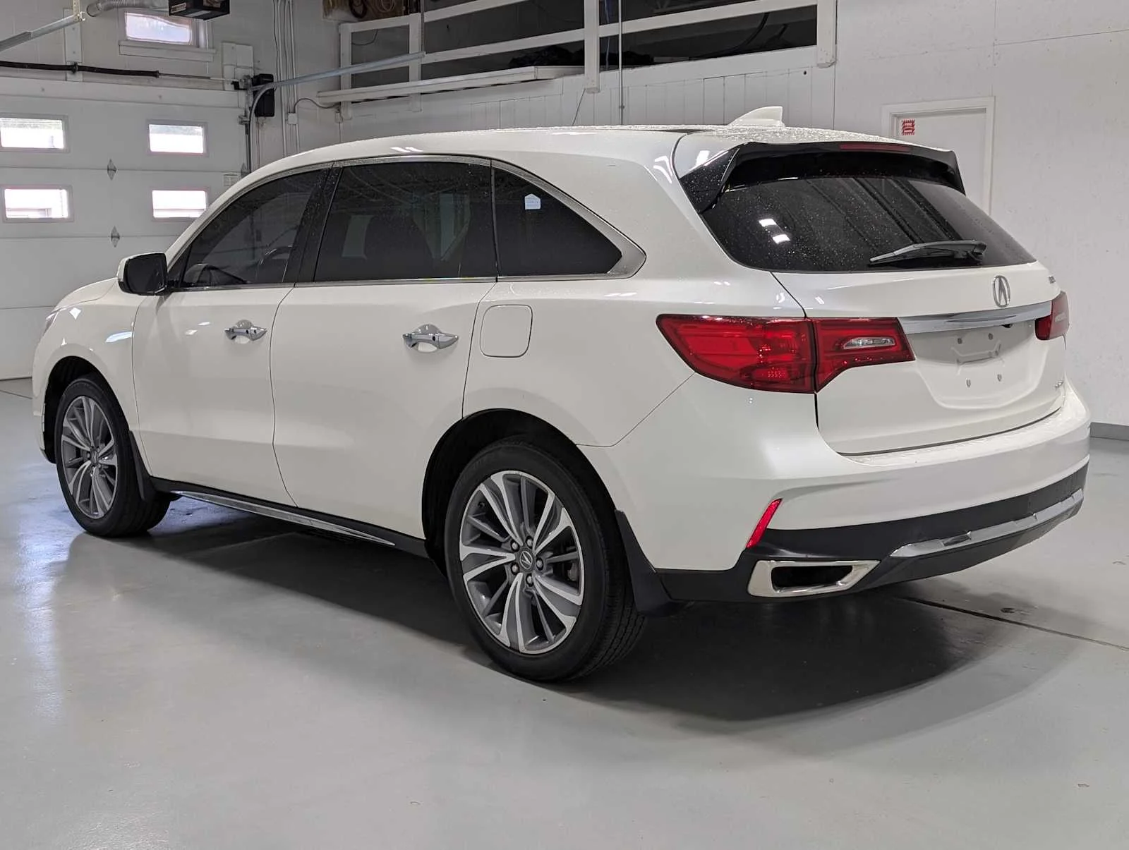 Used 2017 White Diamond Pearl Acura w/Technology Pkg image 9