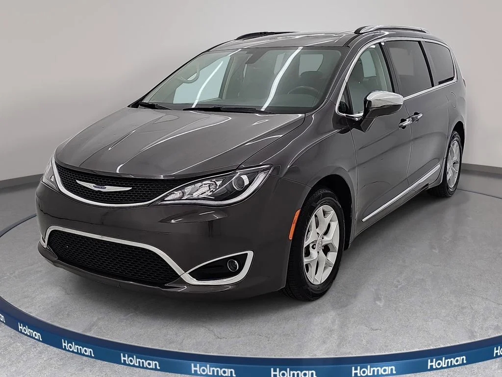 2020 Chrysler Pacifica Limited's photo