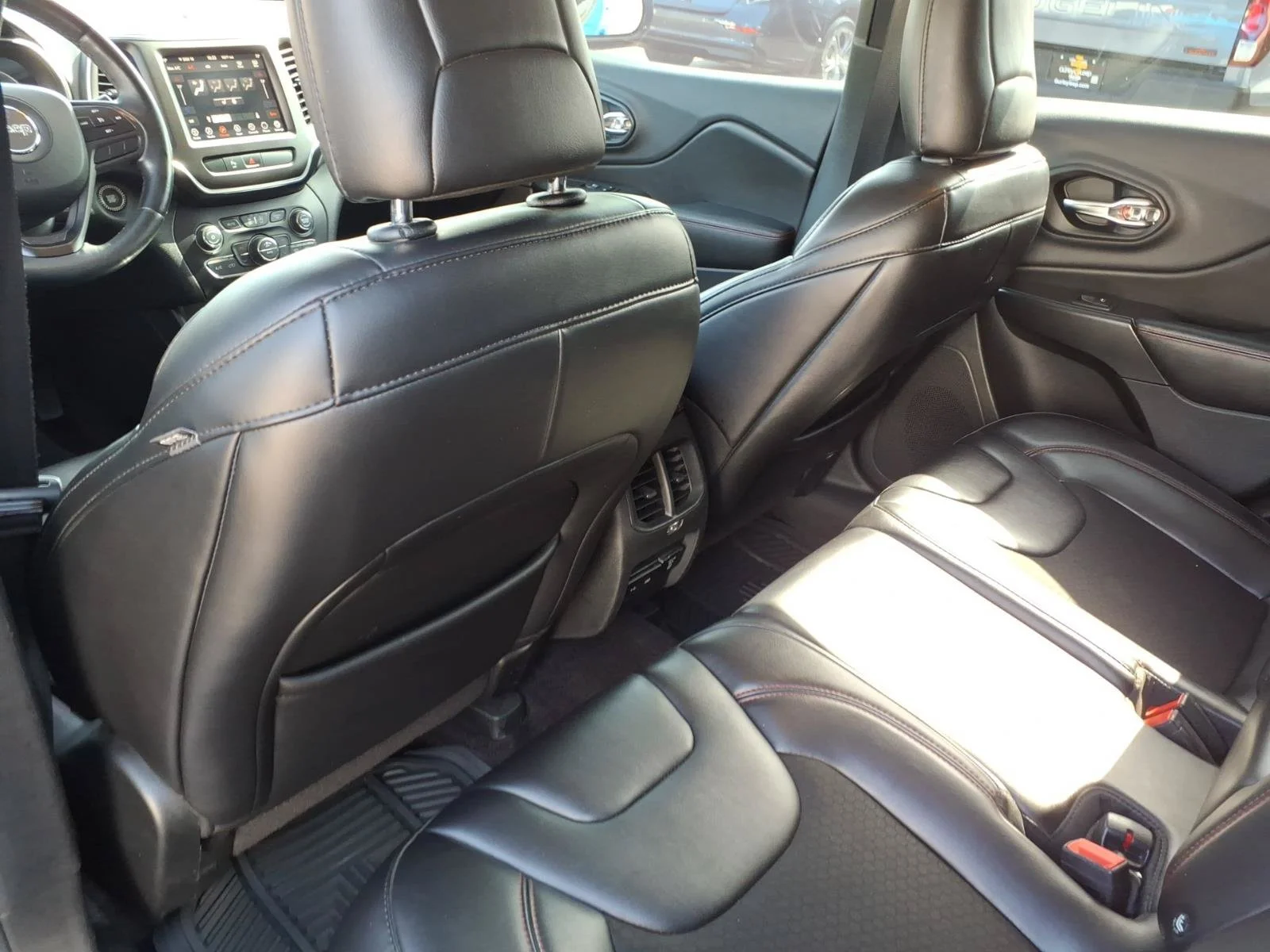 Used 2019 Hydro Blue Pearlcoat Jeep Trailhawk image 8