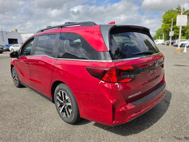 New 2027 Radiant Red Metallic II Honda EX-L image 4