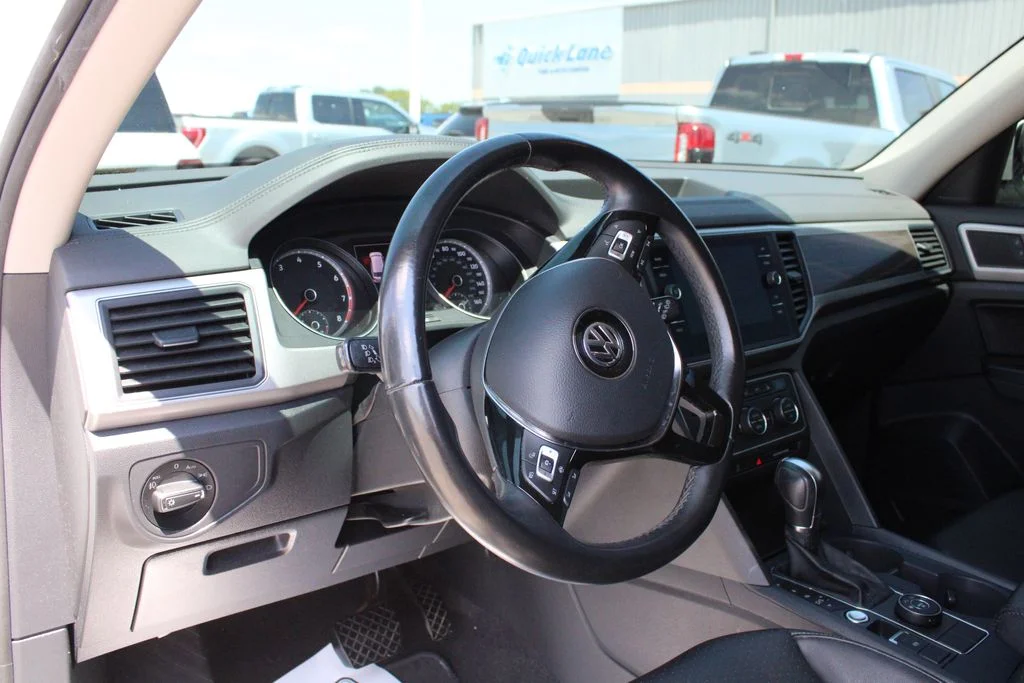 Used 2019 White Volkswagen 3.6L V6 SE image 2