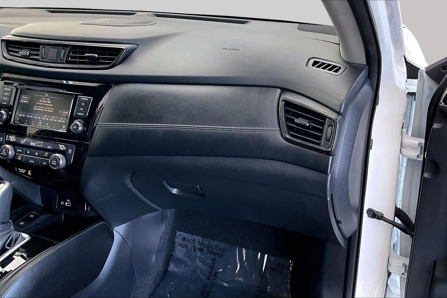 Used 2019 Pearl White Tricoat Nissan SL image 18
