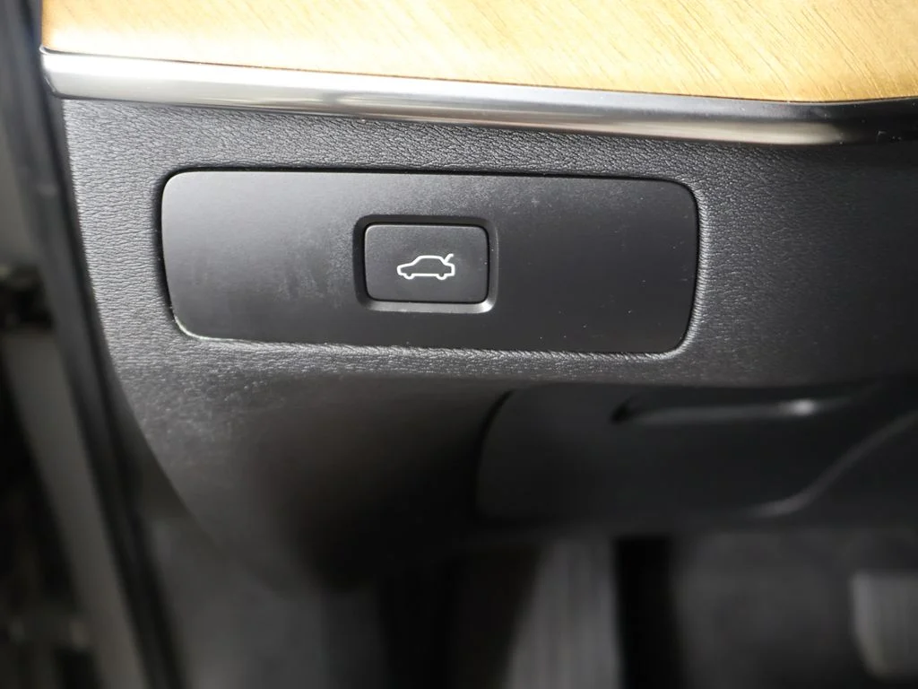 Used 2023 Silver Volvo B6 Core image 40