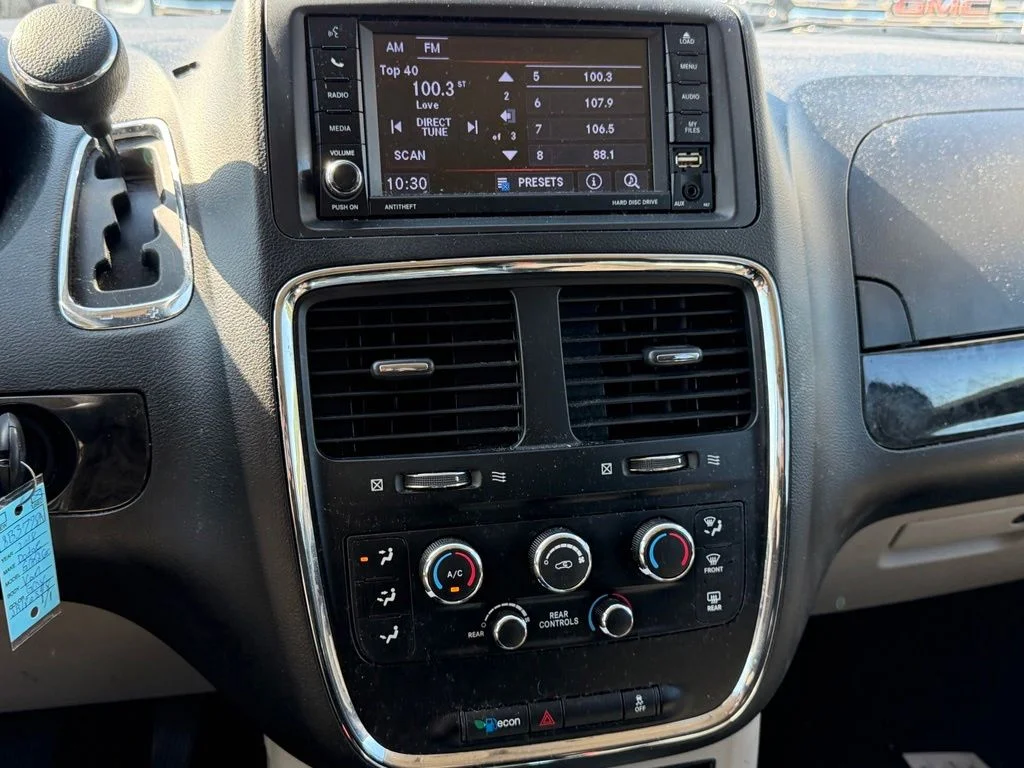 Used 2018 Gray Dodge SE image 21