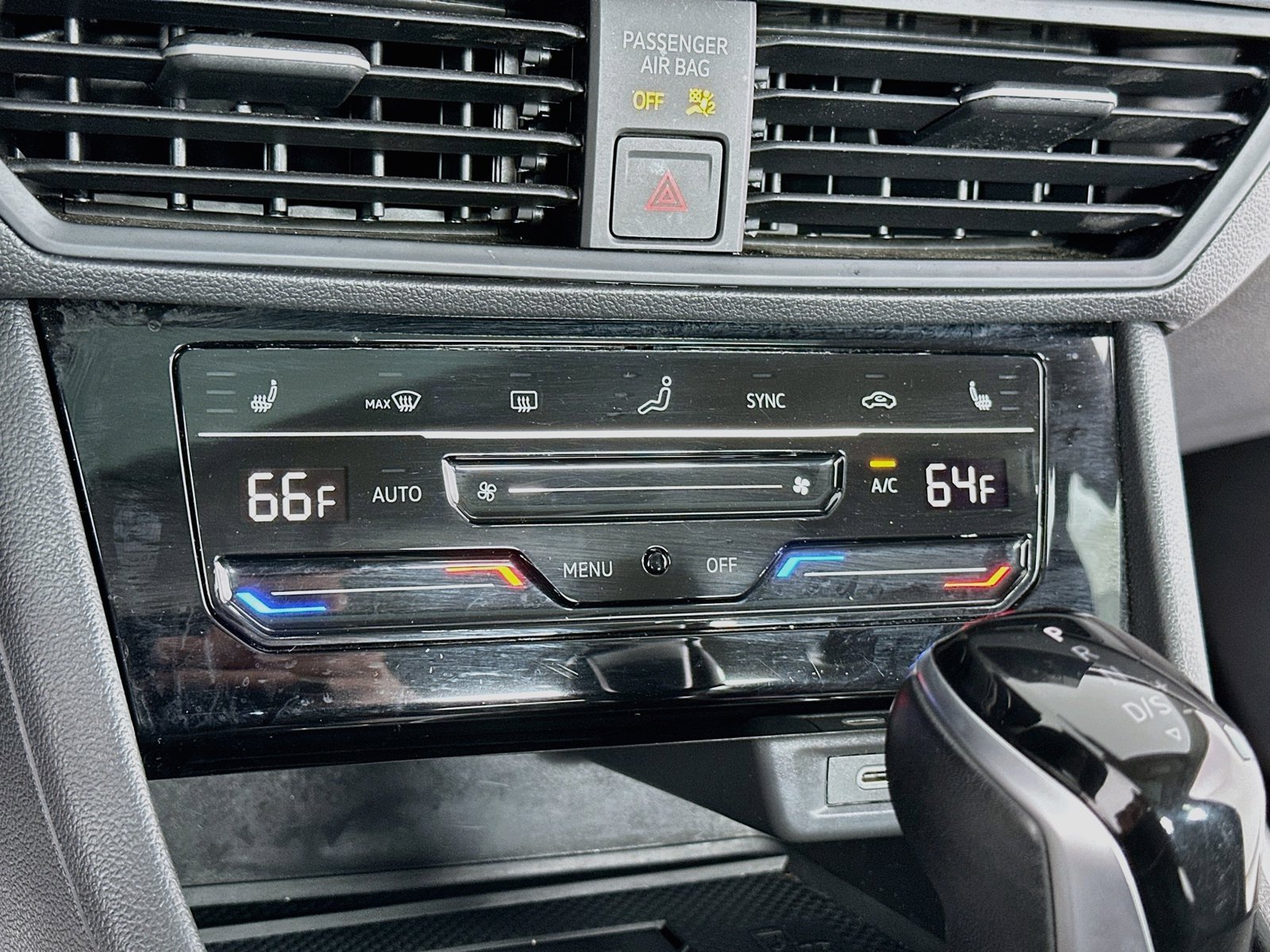 2025 Volkswagen Jetta SE - Photo 20
