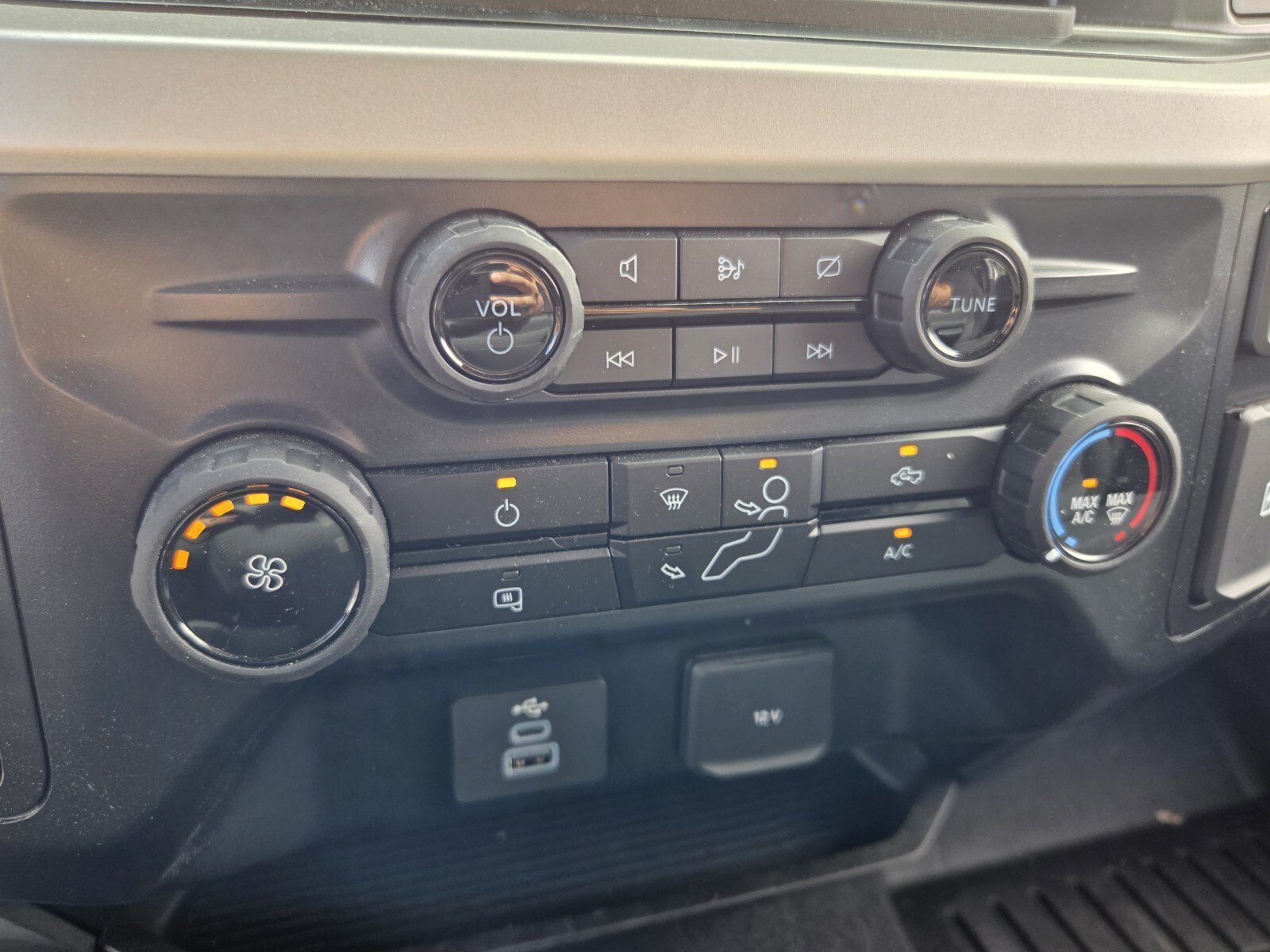 Used 2024 Oxford White Ford XL image 26