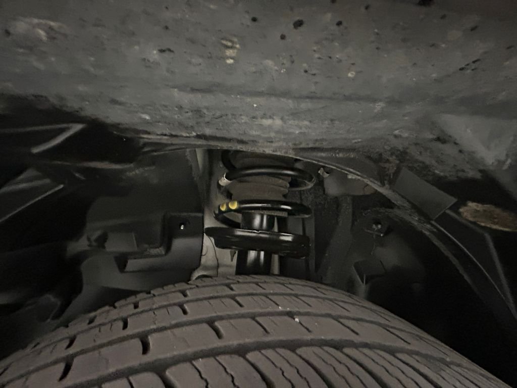 Used 2023 White Jeep Latitude image 22