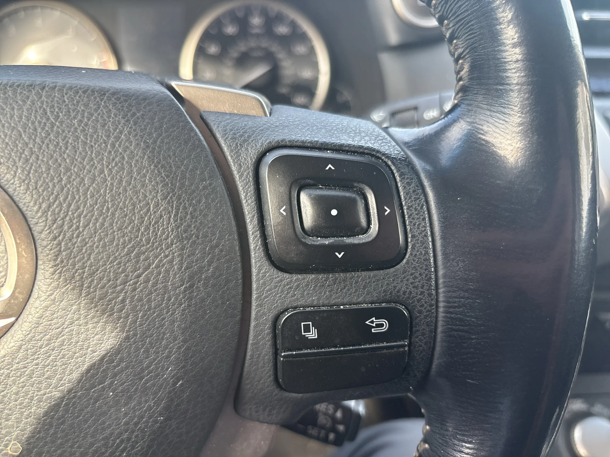 Used 2015 Eminent White Pearl Lexus Base image 7