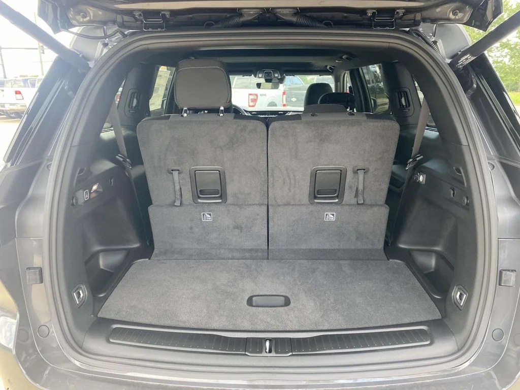 New 2026 Baltic Gray Metallic Clear-Coat Exterior Paint Jeep Laredo X image 9
