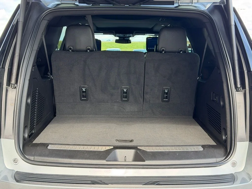 Used 2024 Gray Chevrolet Z71 image 9