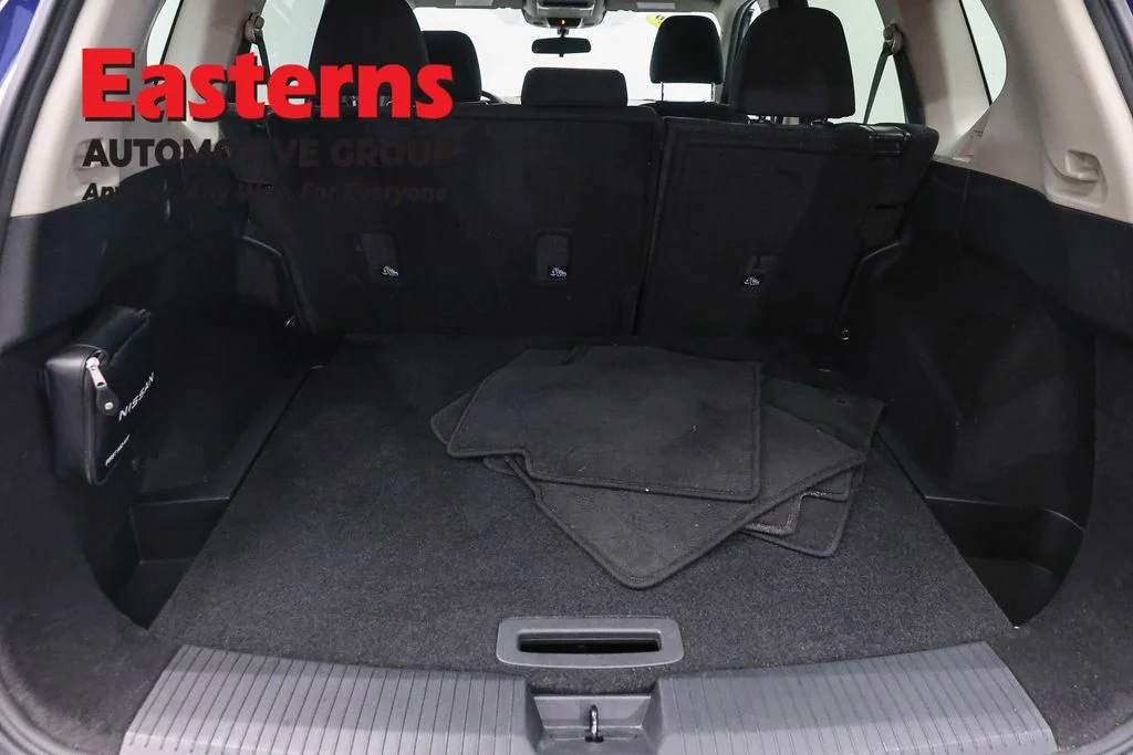 Used 2023 Blue Nissan S image 9