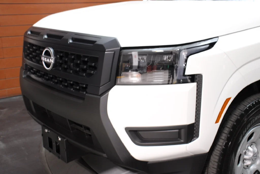 New 2027 Glacier White Nissan King Cab® S image 24