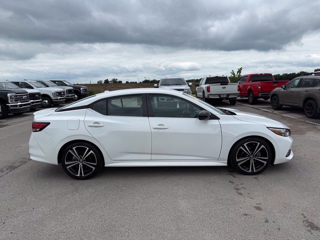 Used 2021 White Nissan SR image 33