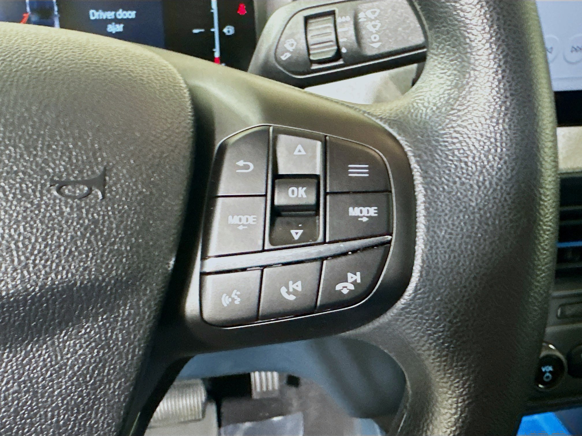 Used 2025 White Metallic Ford XLT image 17