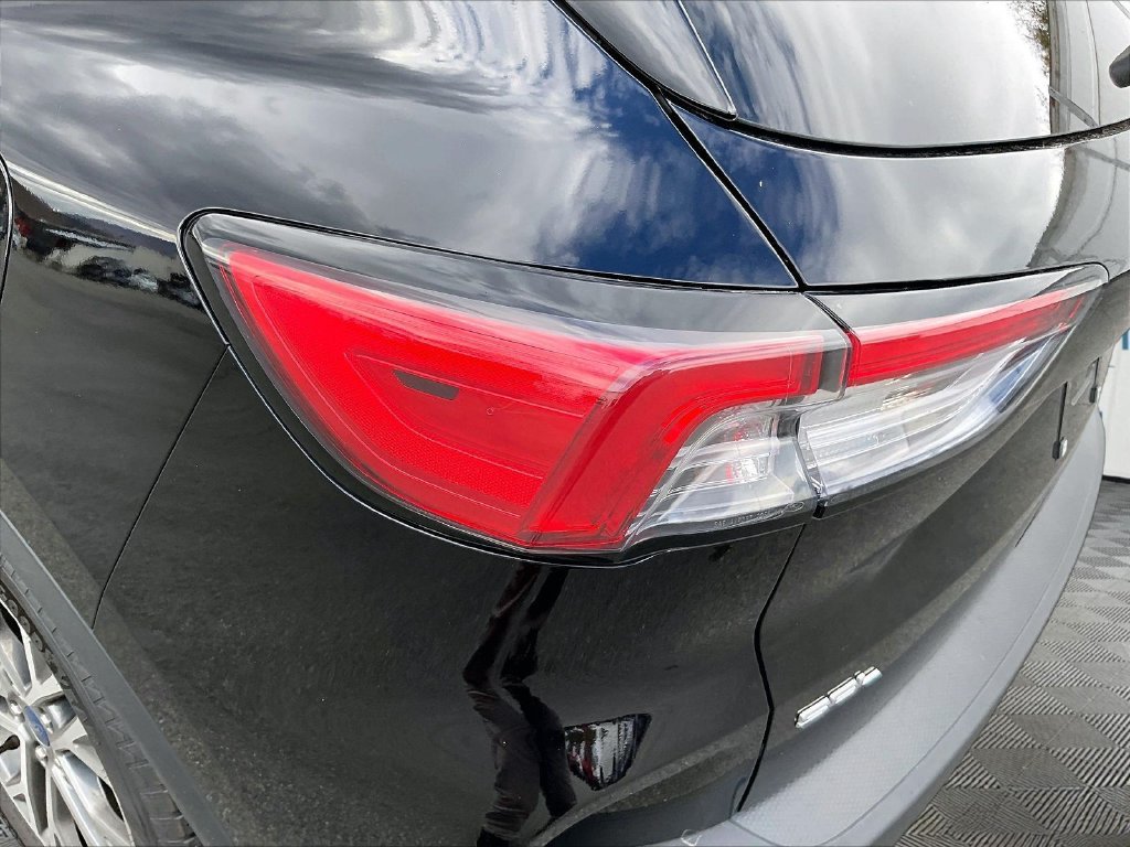 Used 2022 Black Metallic Ford SEL image 30