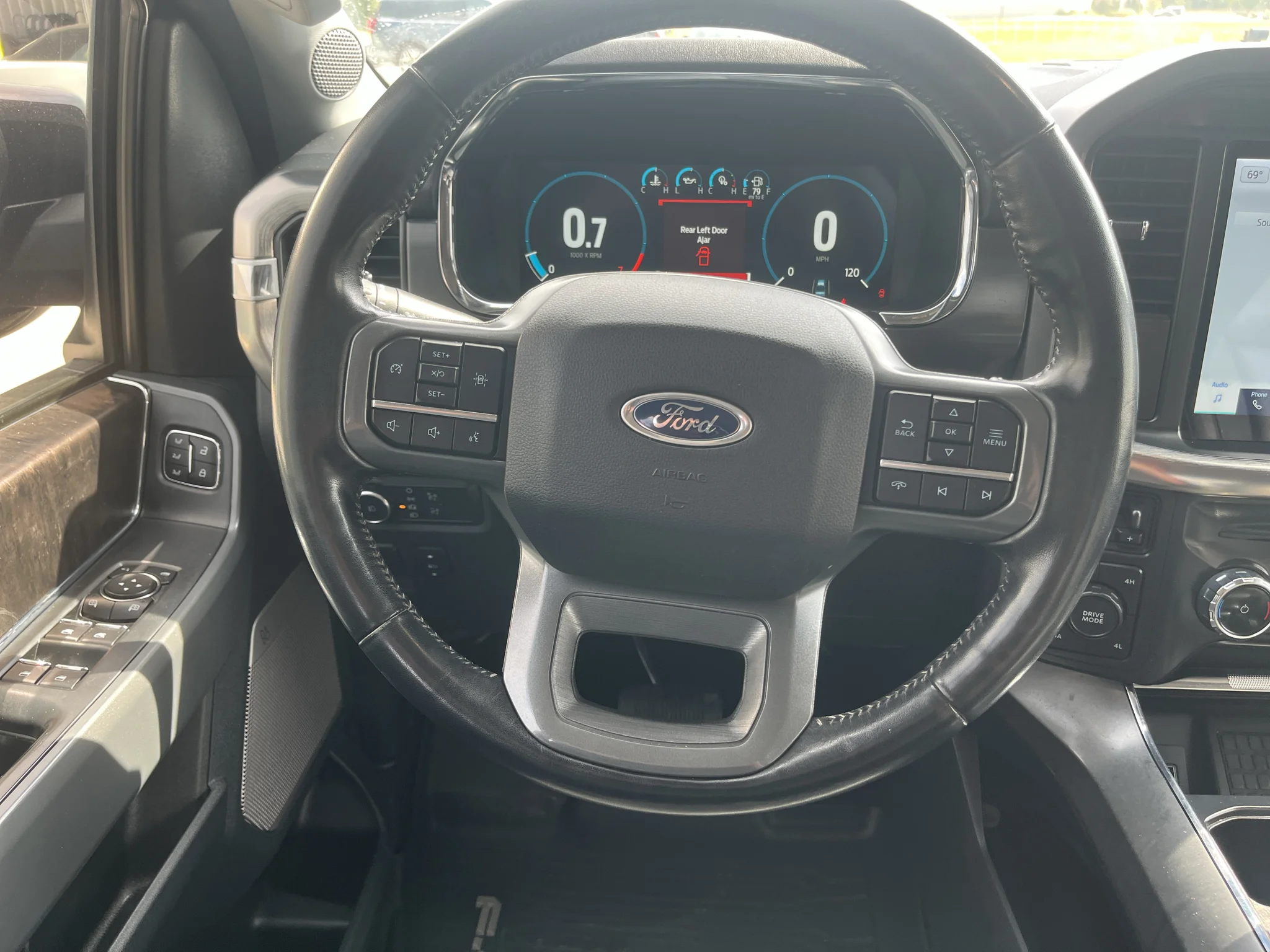 Used 2022 Agate Black Metallic Ford LARIAT image 10