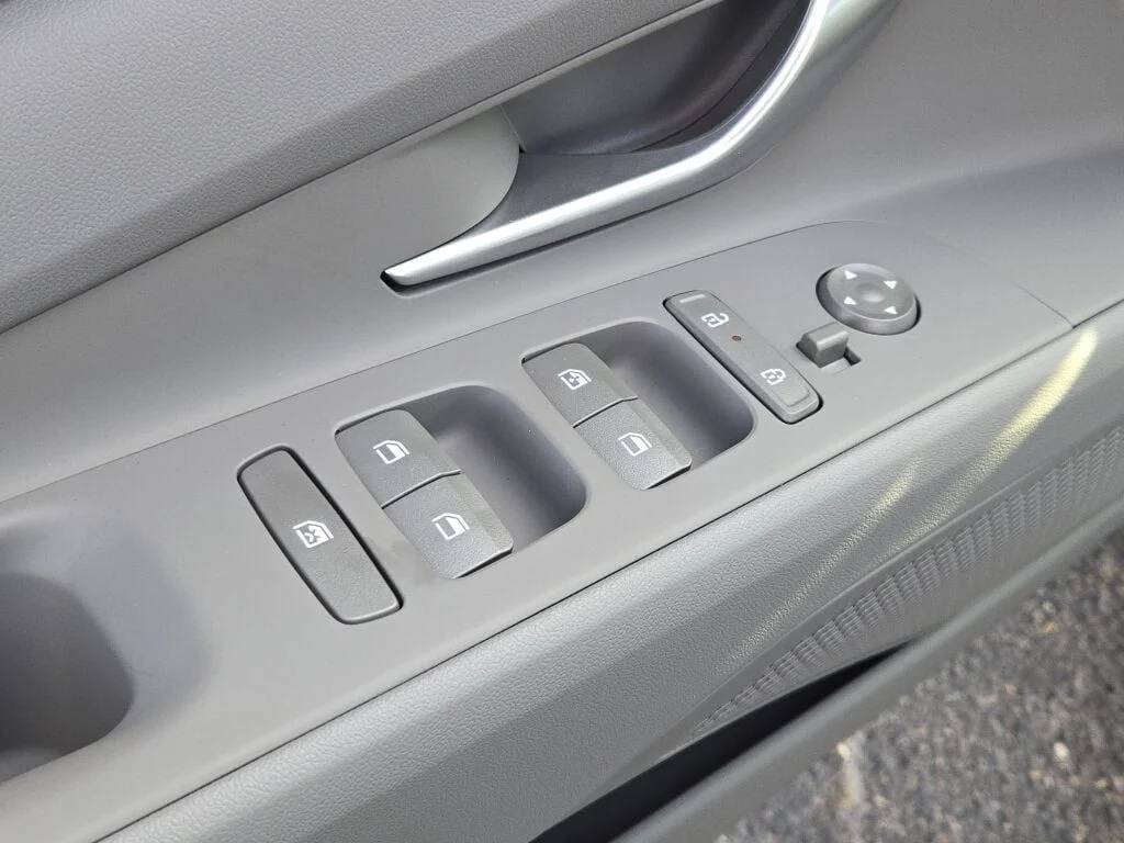 Used 2025 Gray Hyundai SEL Sport image 20