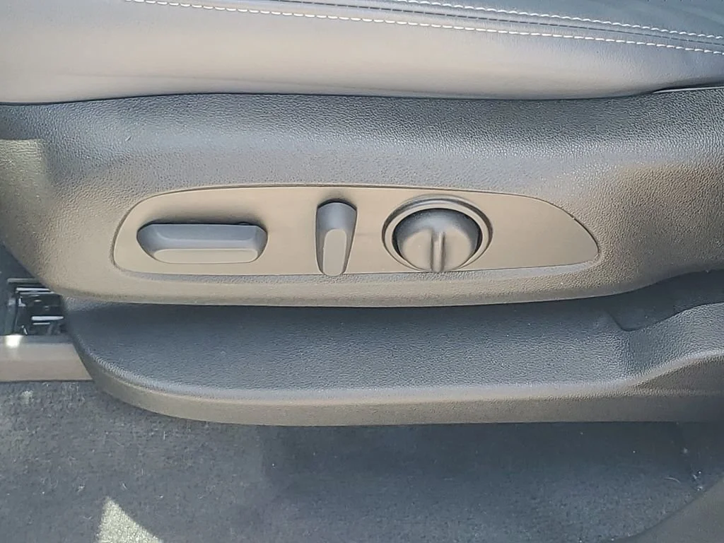 Used 2023 Moonstone Gray Metallic Buick Essence image 21