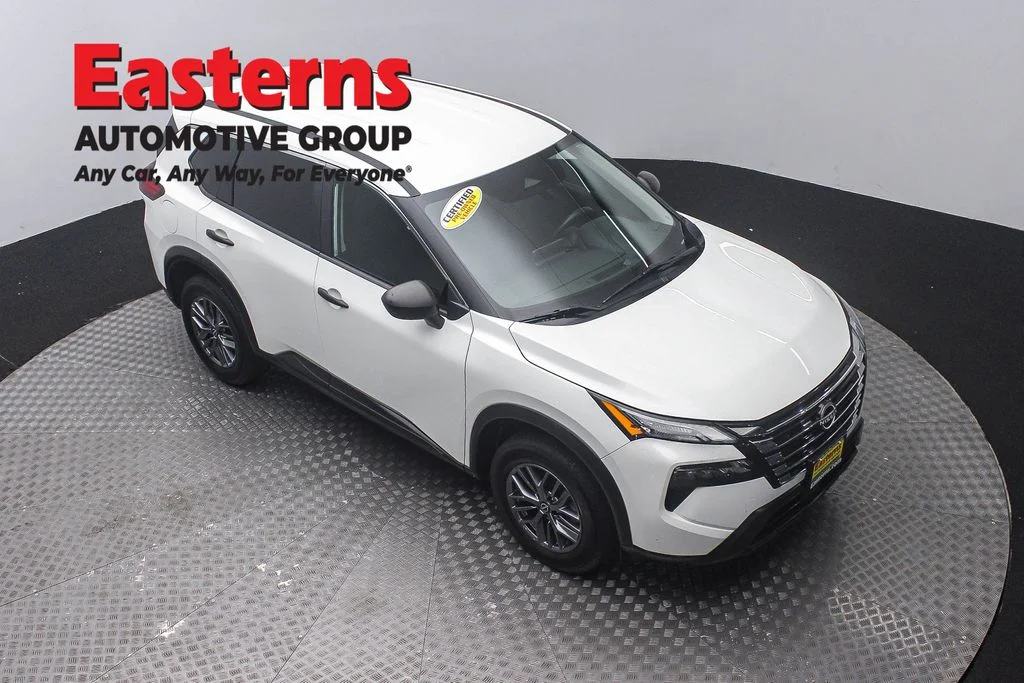 Used 2024 White Nissan S image 3