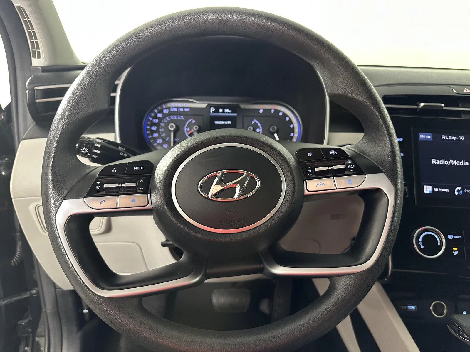 Used 2023 Phantom Black Hyundai SEL image 18