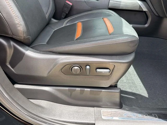 Used 2022 Black GMC AT4 image 17