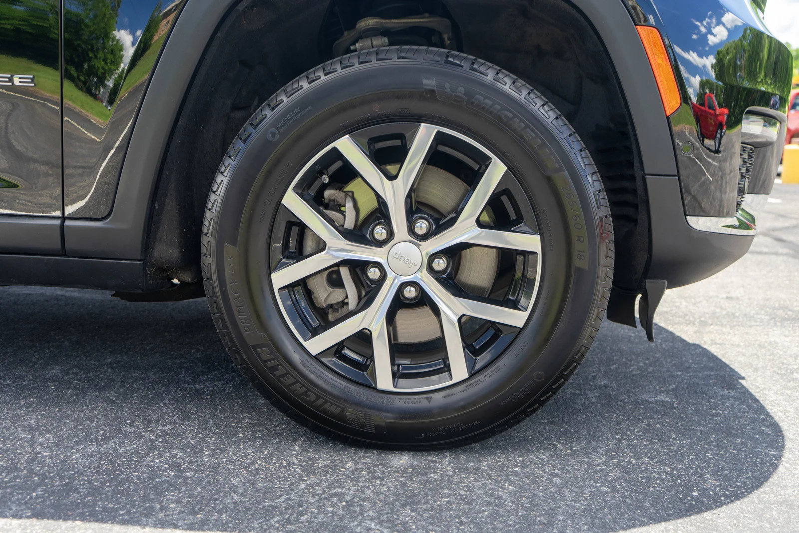 Used 2023 Diamond Black Crystal Pearlcoat Jeep Limited image 11