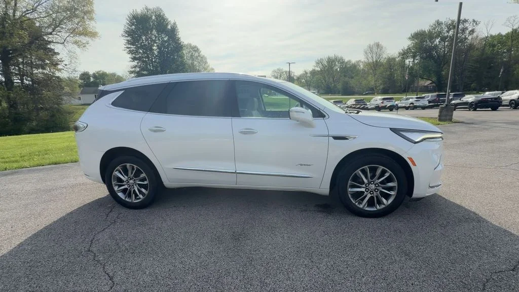 Used 2023 White Buick Avenir image 9