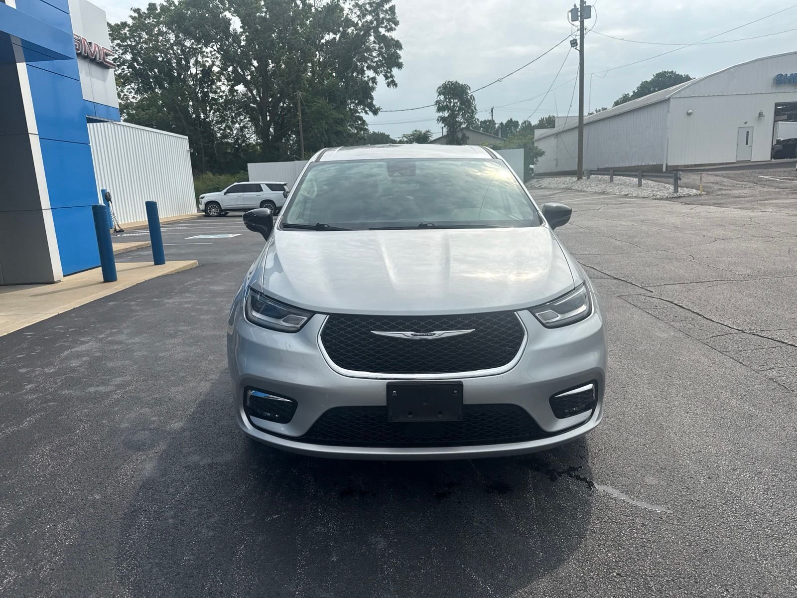Used 2024 Silver Chrysler Touring L image 10