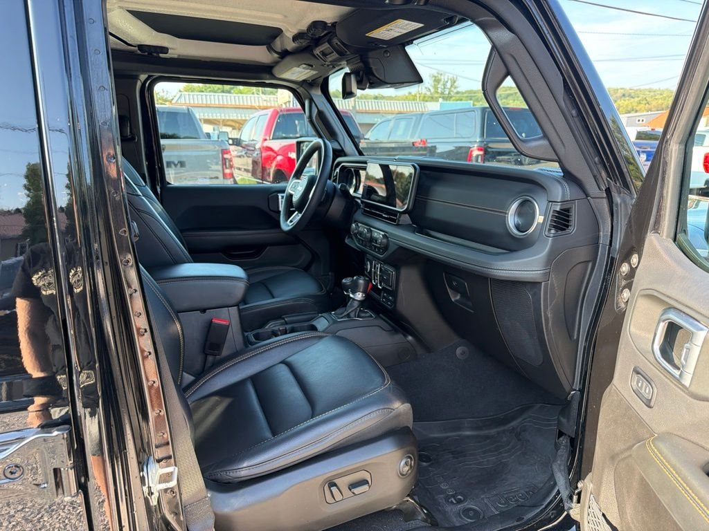 Used 2024 Black Jeep Sahara image 32