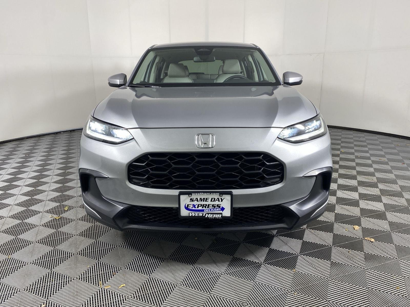 Certified Used 2024 Lunar Silver Metallic Honda LX image 2
