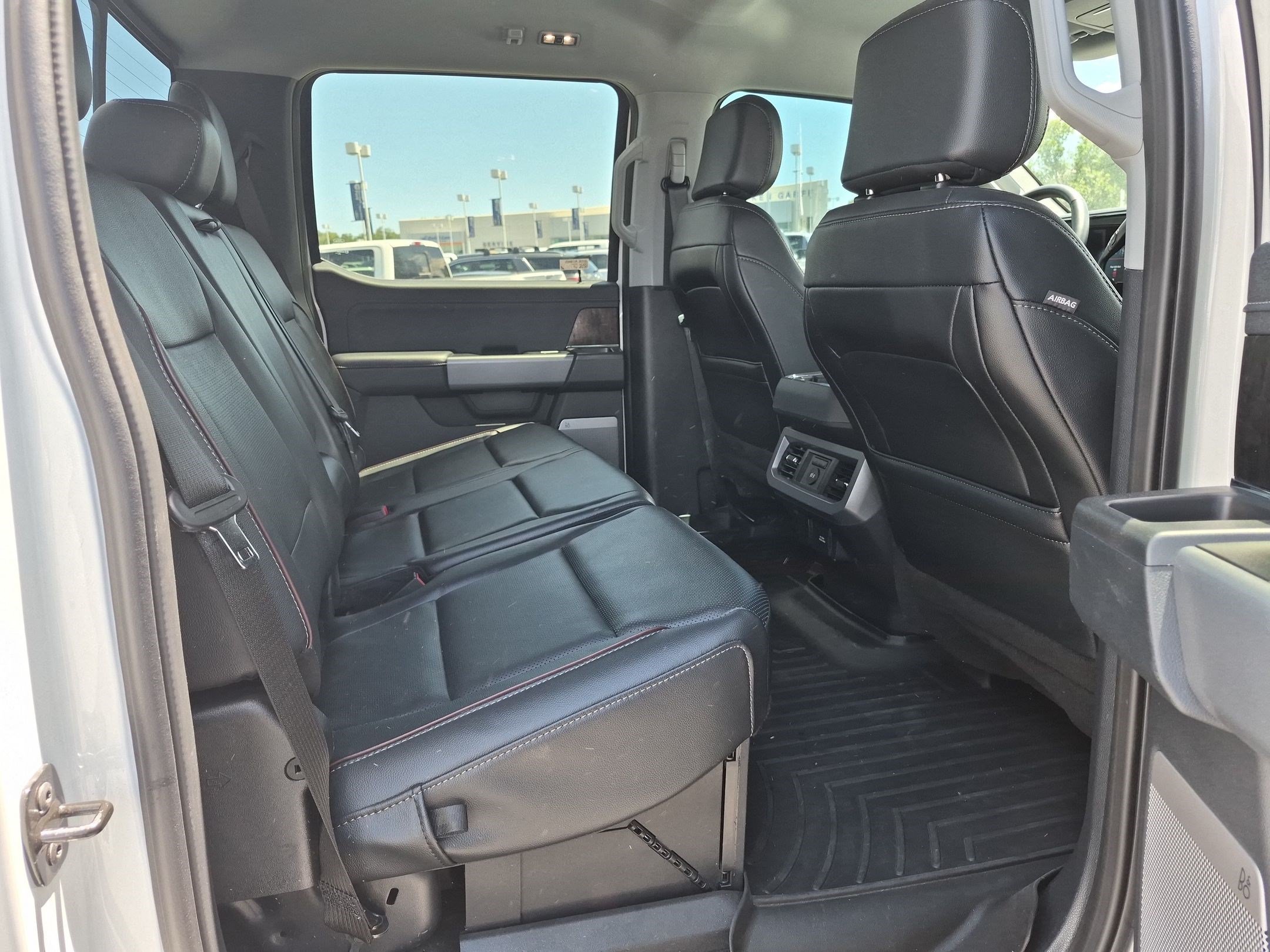 Used 2024 White Metallic Ford LARIAT image 31
