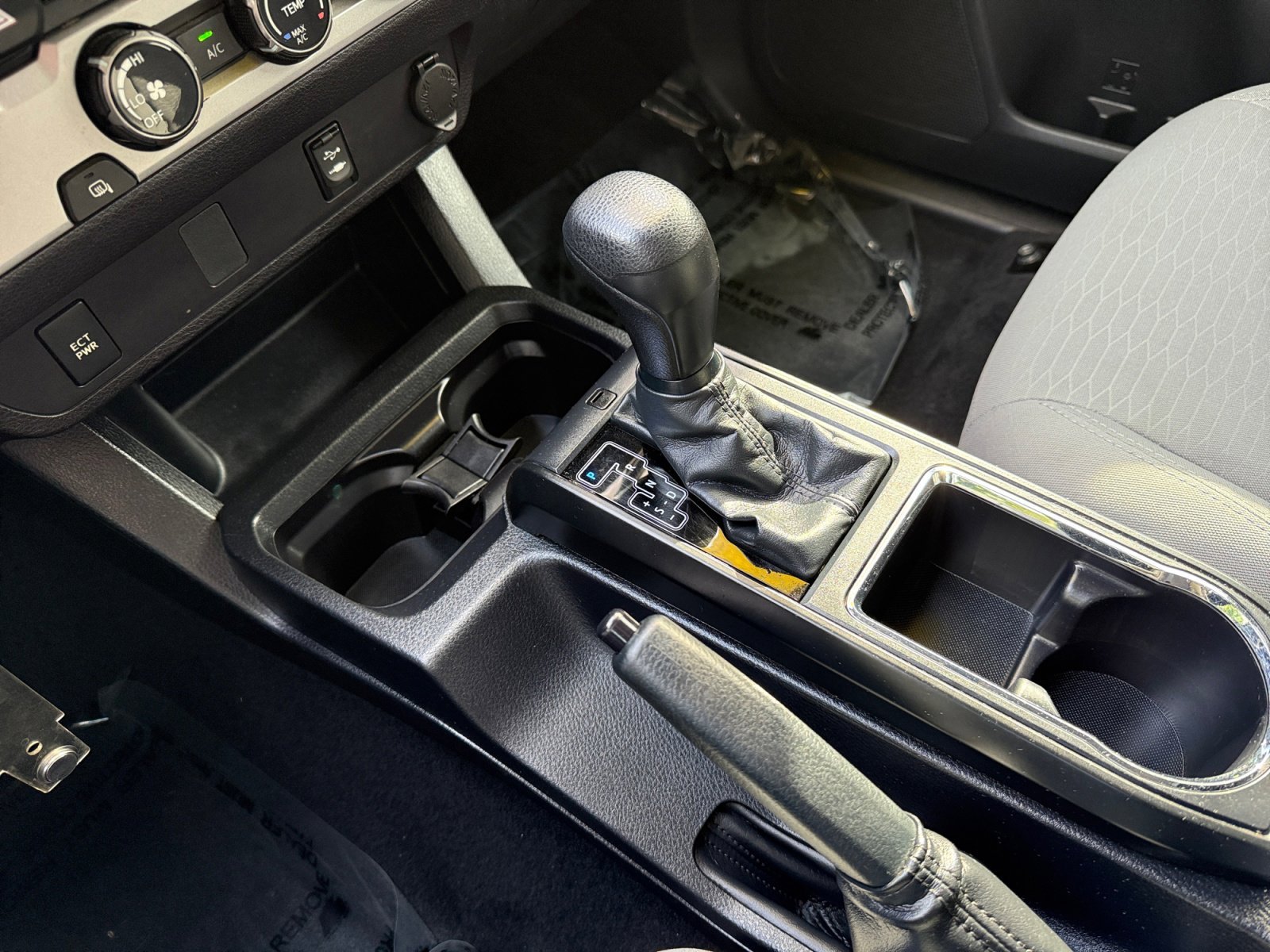 Used 2018 Super White Toyota SR image 13