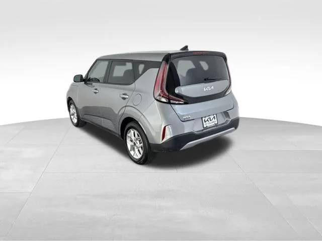 Used 2025  Kia LX image 9
