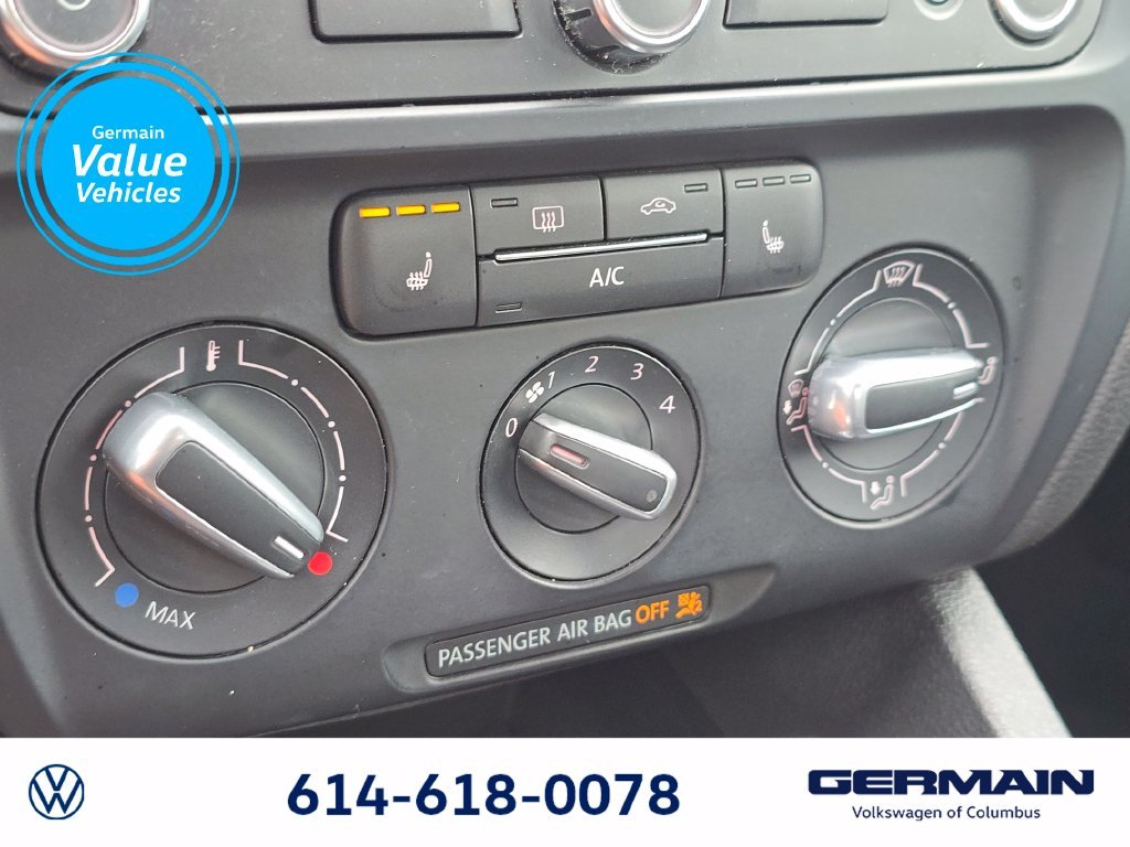 Used 2013 Black Volkswagen SEL image 30