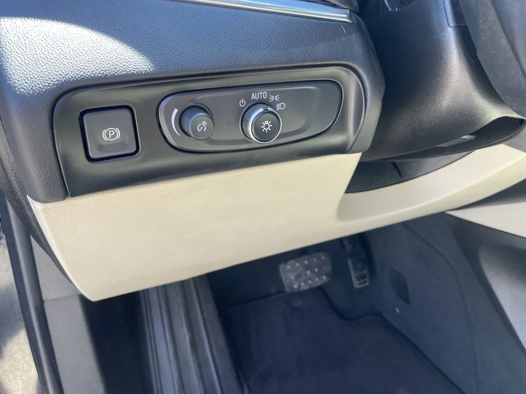 Used 2020 Dark Moon Blue Metallic Buick Essence image 19