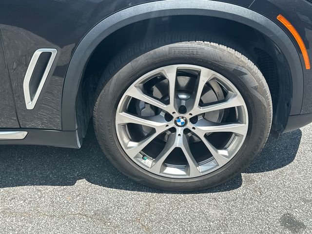Used 2021 Gray BMW xDrive40i image 12
