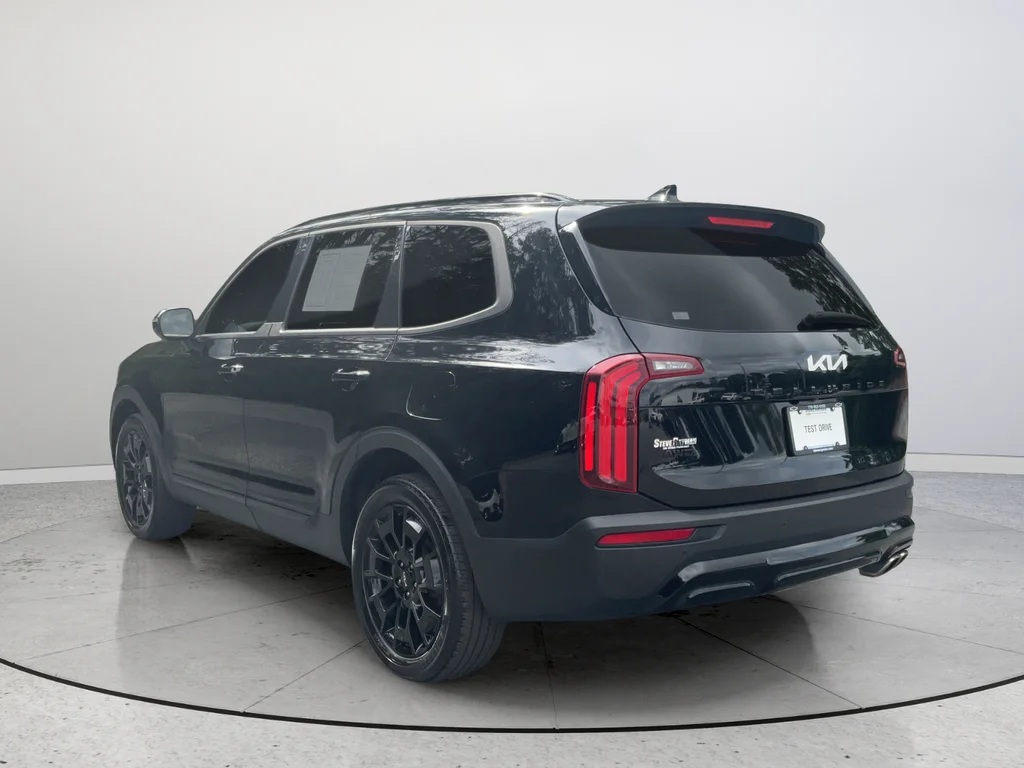 Used 2022 Black Kia EX image 9