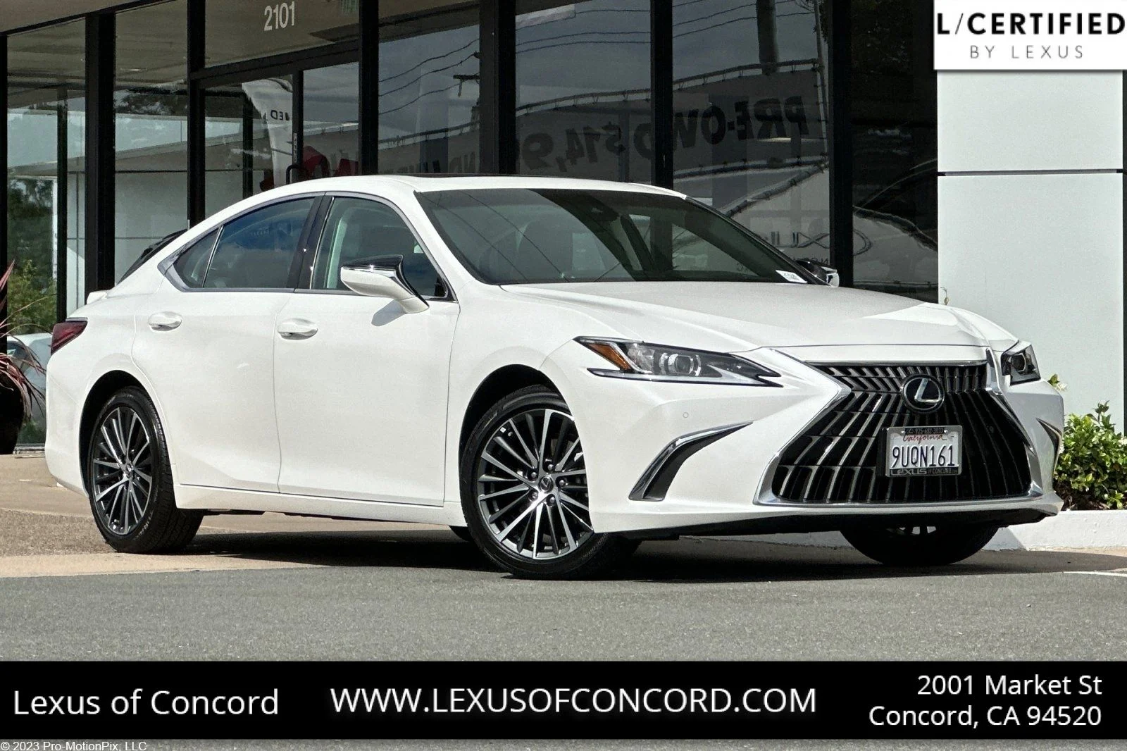 Used 2025 White Pearl Lexus 300h image 1