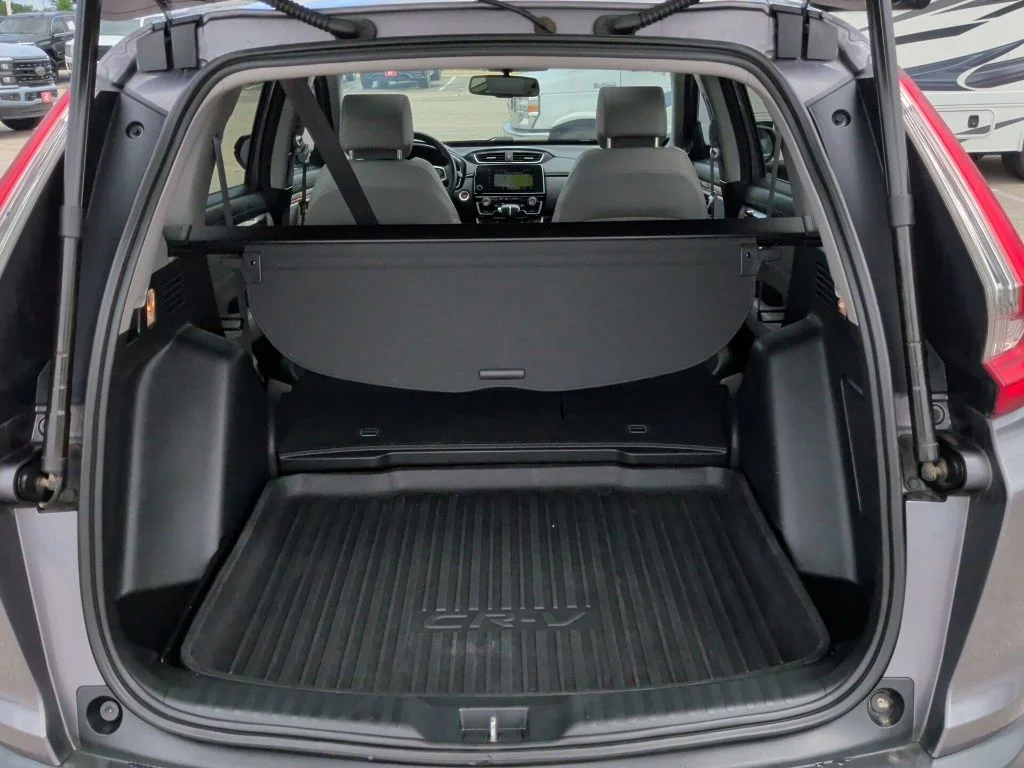 Used 2018 Lunar Silver Metallic Honda Touring image 37