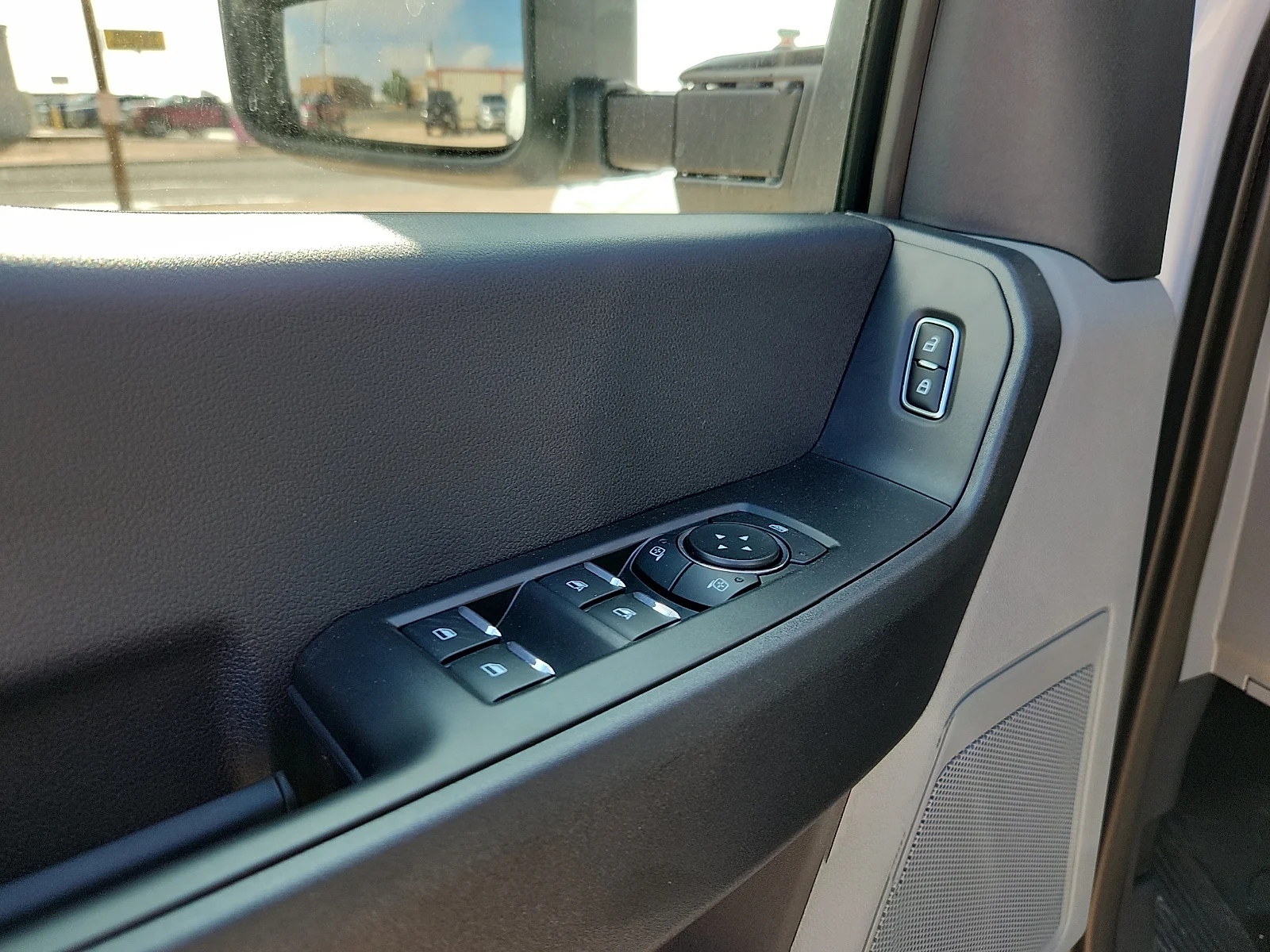 New 2026 Oxford White Ford XL image 15