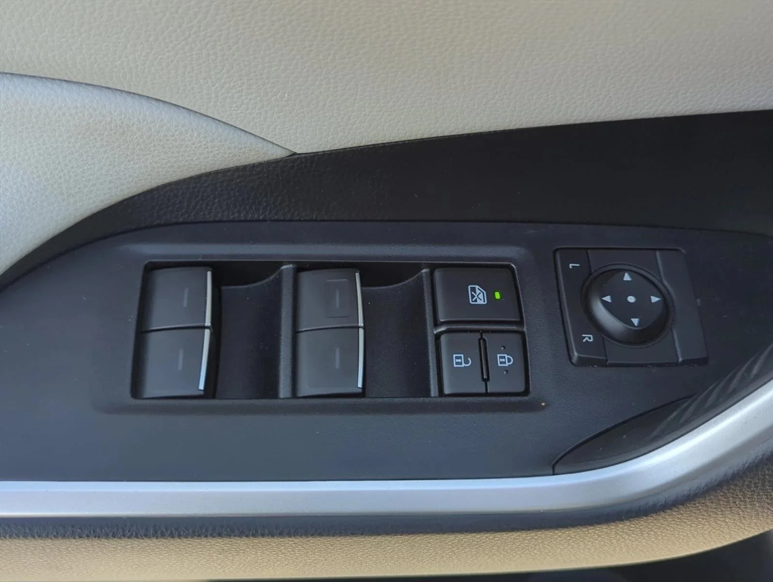 Used 2023 Magnetic Gray Metallic Toyota XLE Premium image 7
