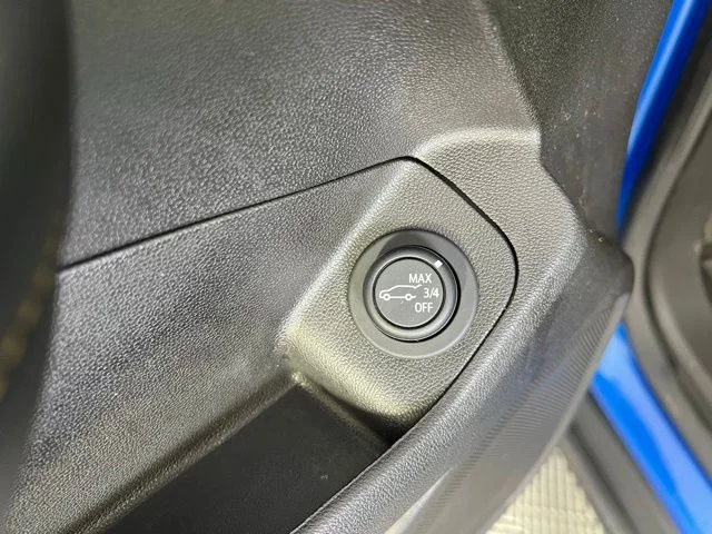 Used 2024  GMC AT4 image 16
