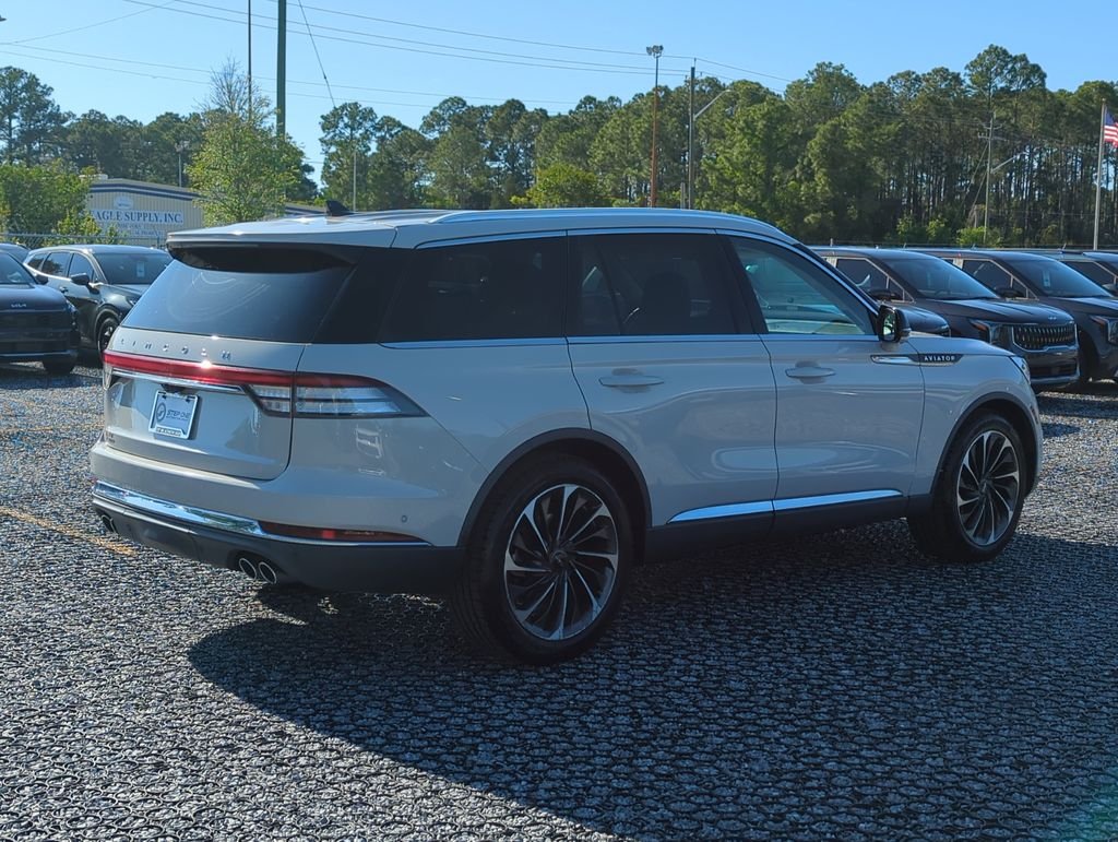 Used 2022 White Lincoln Reserve image 6
