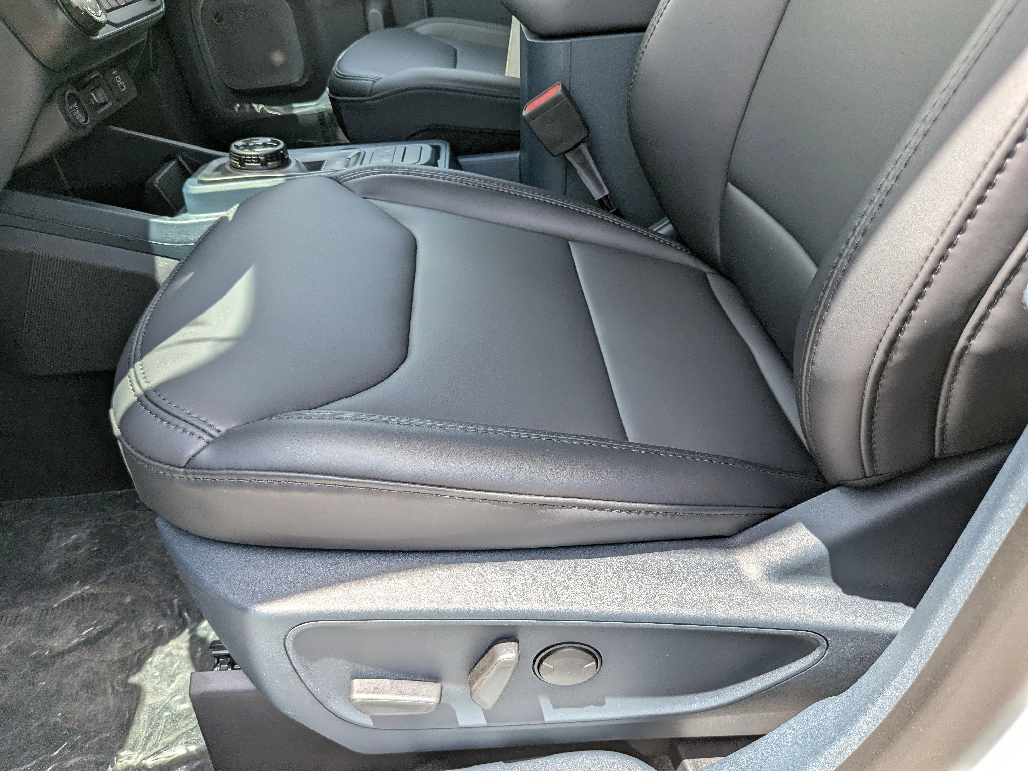 New 2026 Oxford White Ford Lariat® image 19