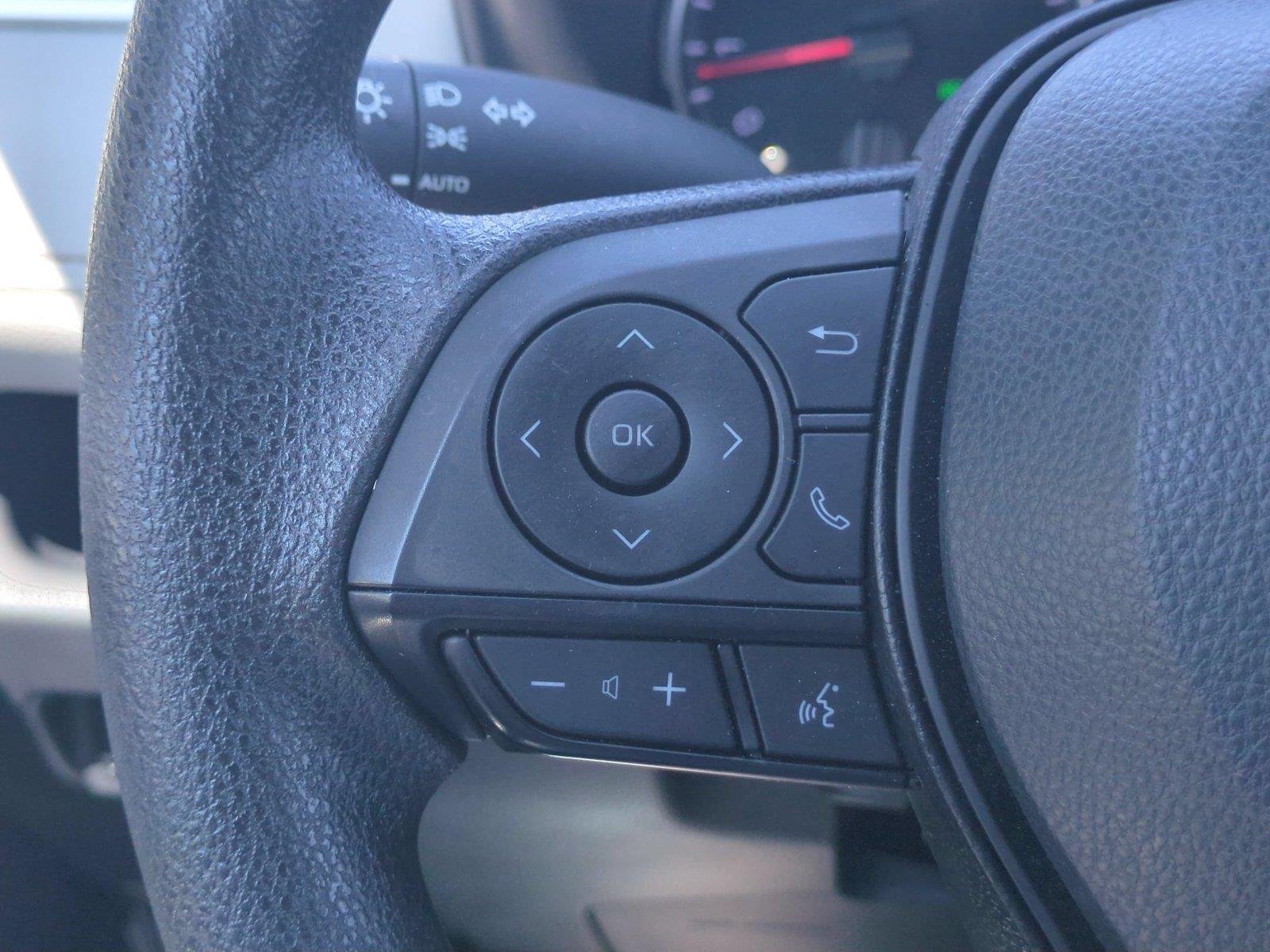 Used 2022 White TOYOTA  image 20