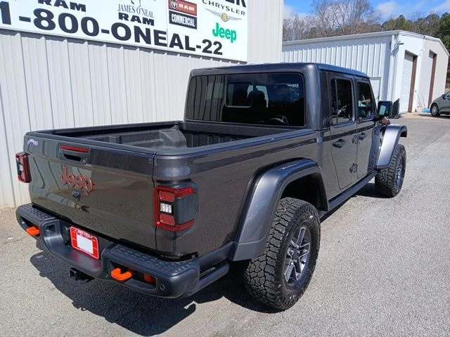 New 2026 Granite Crystal Metallic Clear-Coat Exterior Paint Jeep Mojave X image 3