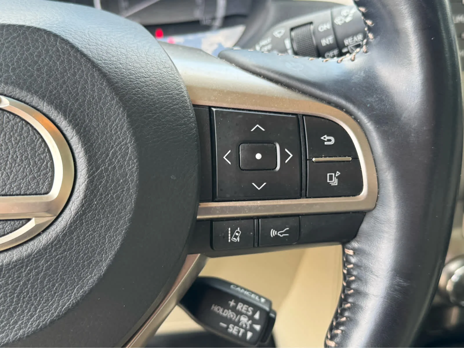 Used 2021 Starfire Pearl Lexus Premium image 25