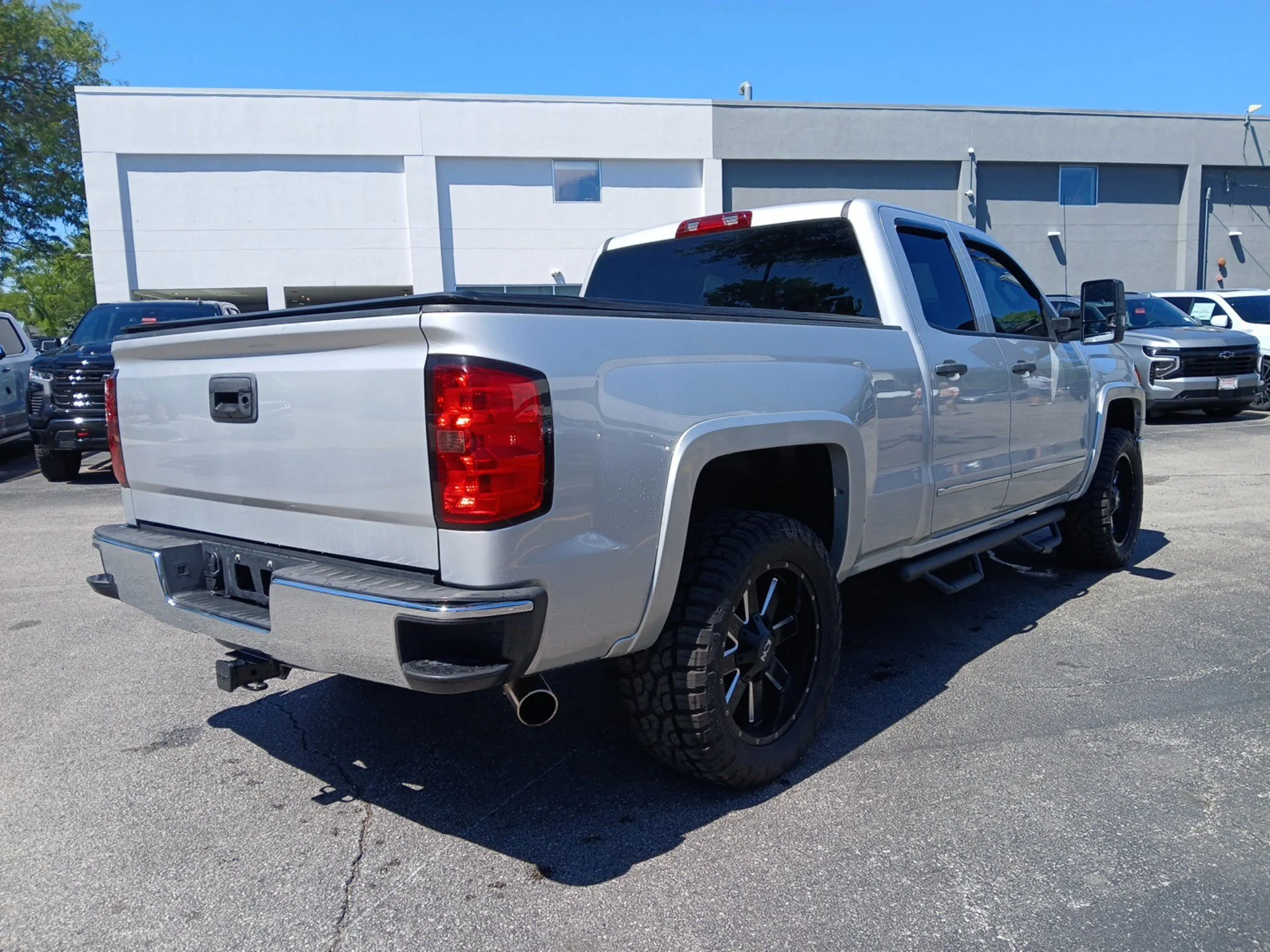 Used 2014 Silver Ice Metallic Chevrolet LT image 4