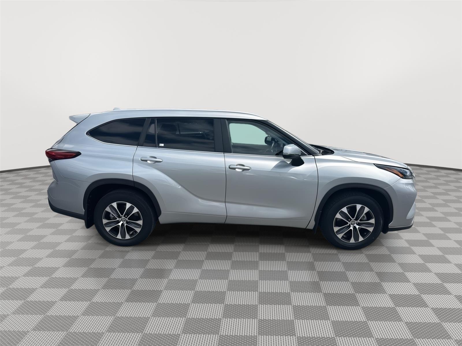 Used 2023 Celestial Silver Metallic Toyota XLE image 4