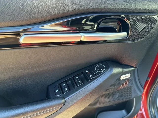 Used 2025 Orange Kia SX image 27